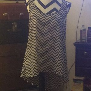 Black and white chevron print top